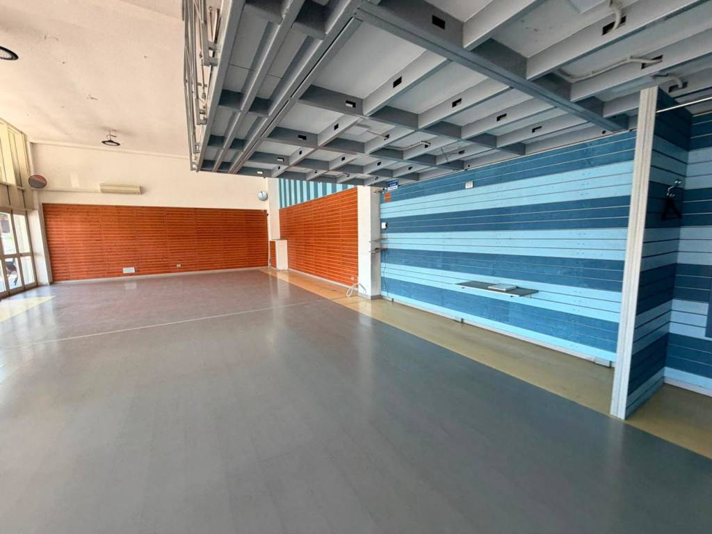 negozio in affitto a Genova in zona Cornigliano