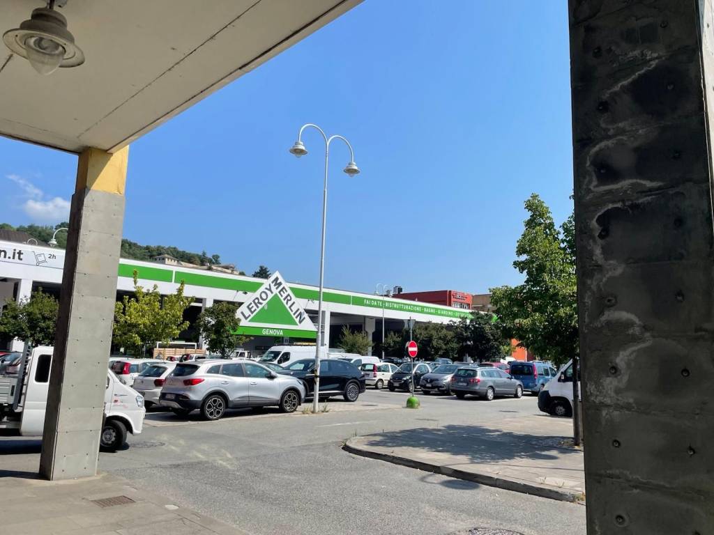 negozio in affitto a Genova in zona Cornigliano
