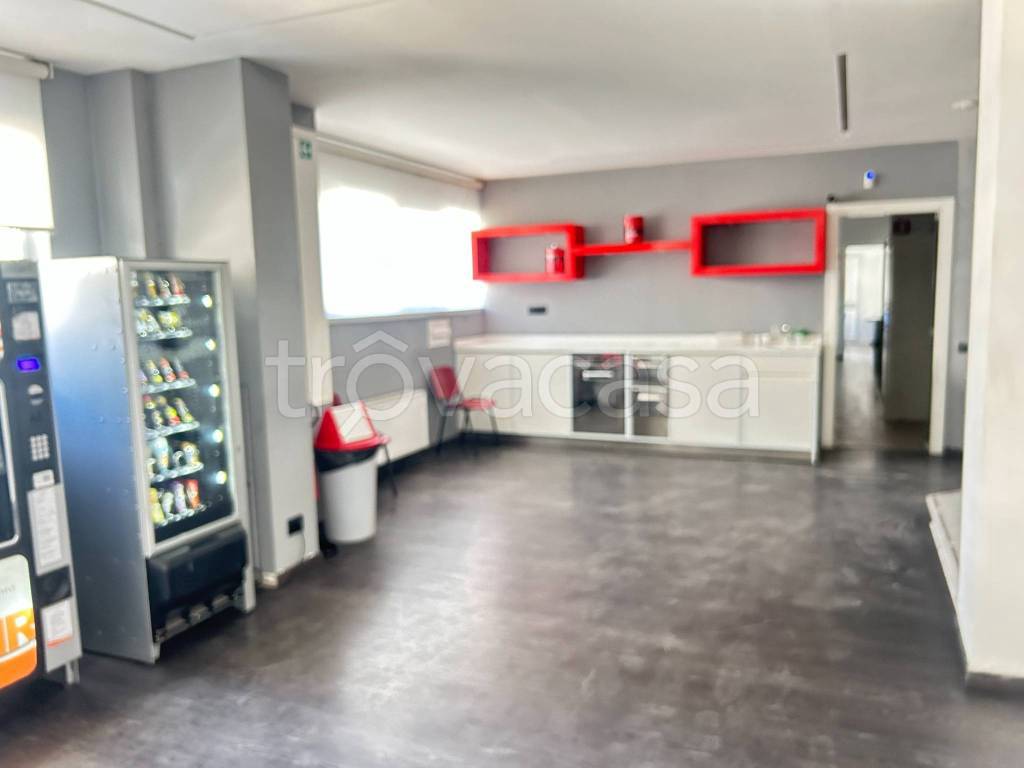 locale commerciale in affitto a Genova in zona Molassana