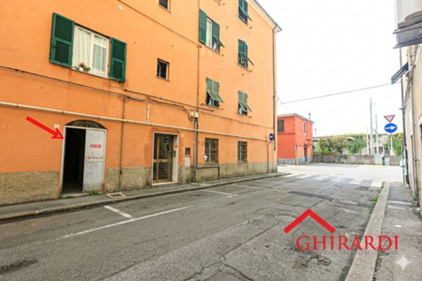 locale commerciale in affitto a Genova in zona Sestri Ponente