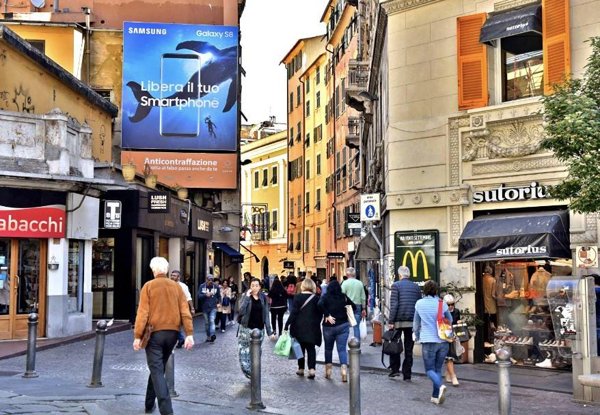negozio in affitto a Genova in zona San Vincenzo