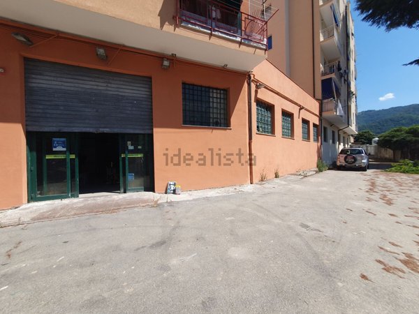 locale commerciale in affitto a Genova in zona Molassana
