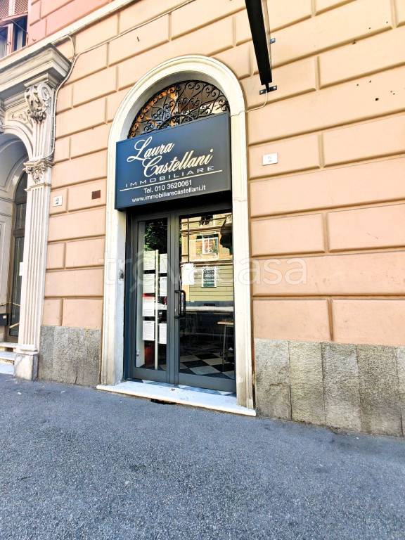 negozio in affitto a Genova in zona Foce
