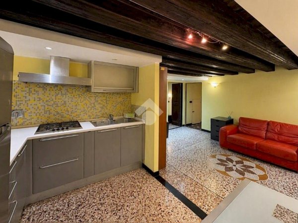 appartamento in affitto a Genova in zona Sottoripa / Maddalena / Molo