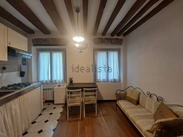 appartamento in affitto a Genova in zona Sottoripa / Maddalena / Molo