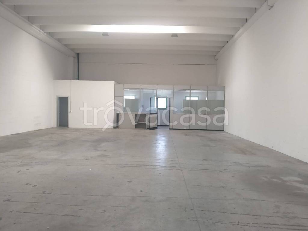 locale commerciale in affitto a Genova in zona Bolzaneto