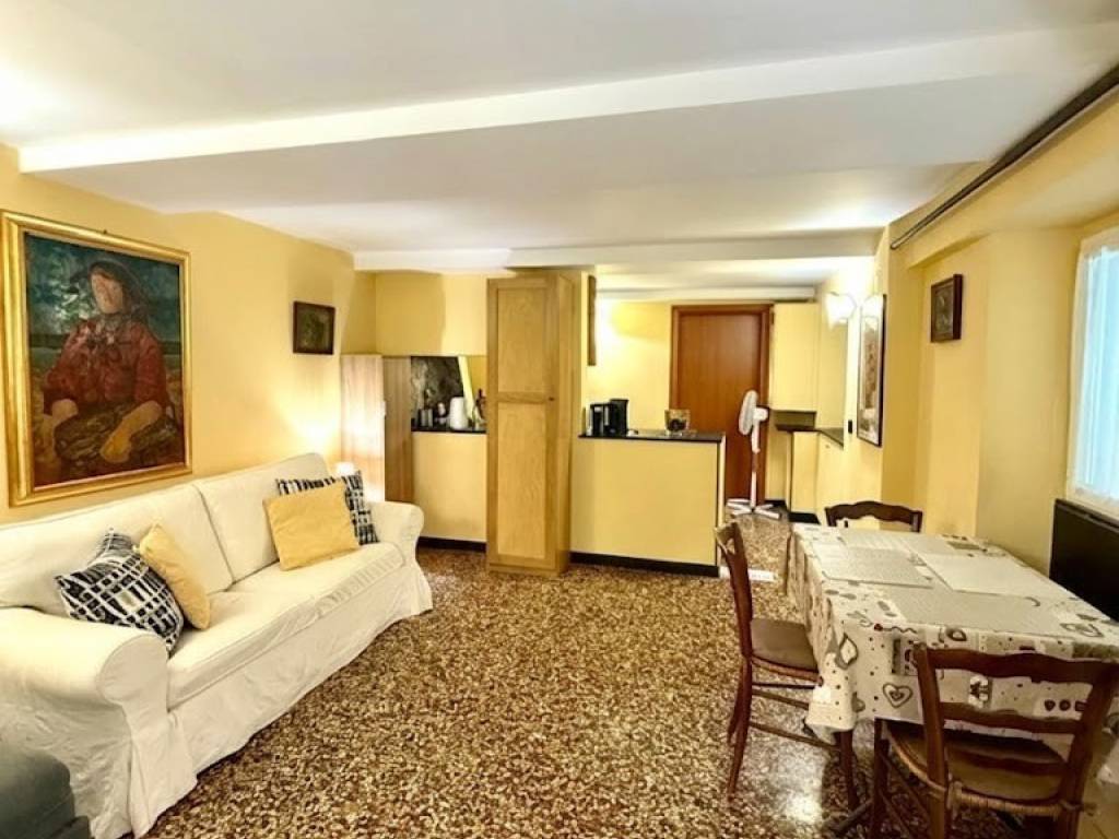 appartamento in affitto a Genova in zona Sottoripa / Maddalena / Molo