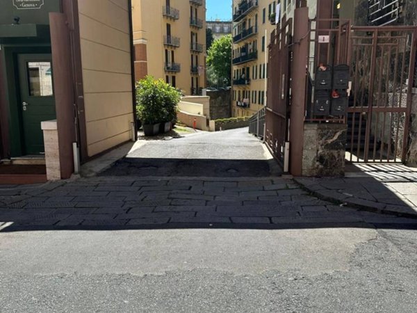 box auto in affitto a Genova