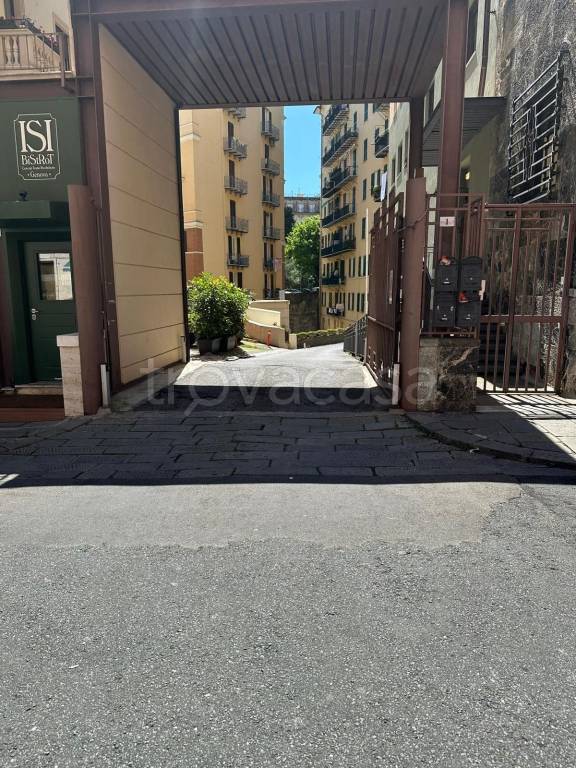 box auto in affitto a Genova in zona Carignano