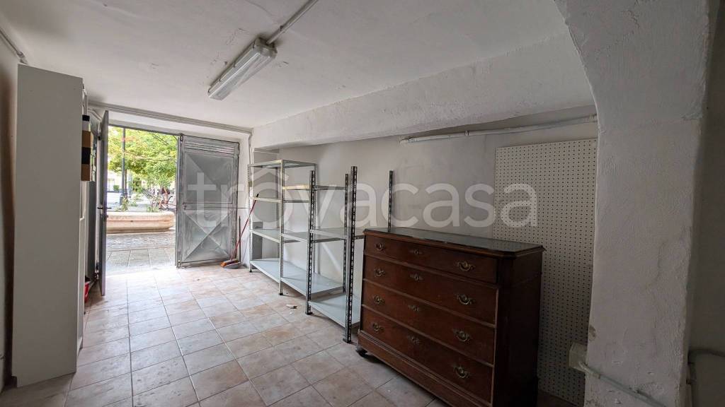 locale commerciale in affitto a Genova in zona Sestri Ponente
