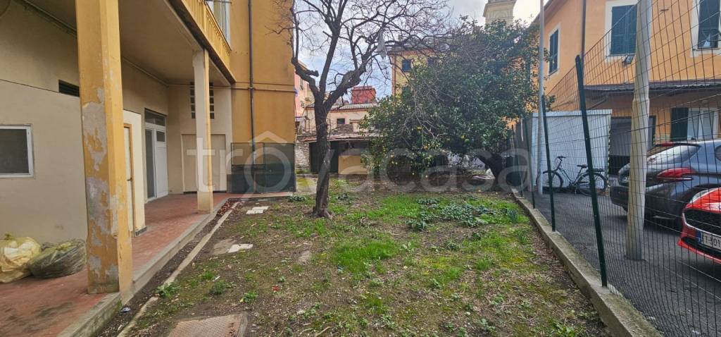 negozio in affitto a Lavagna