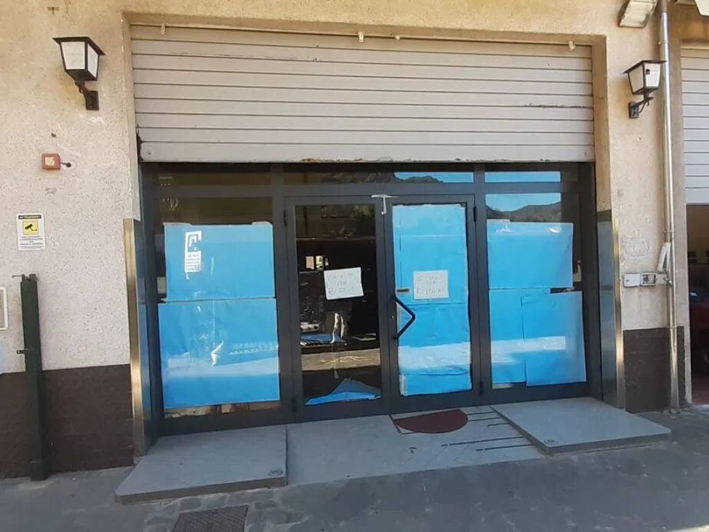 negozio in affitto a Mezzanego