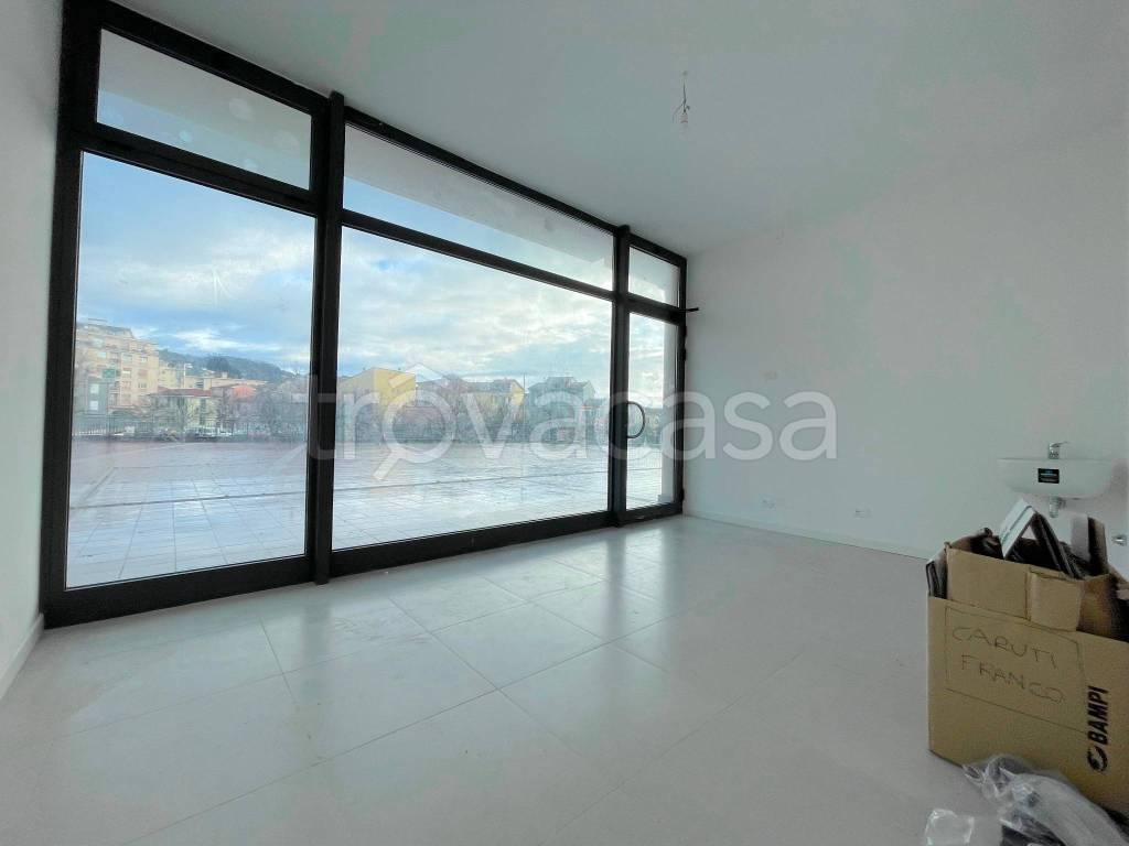 negozio in affitto a Mignanego in zona Migliarina