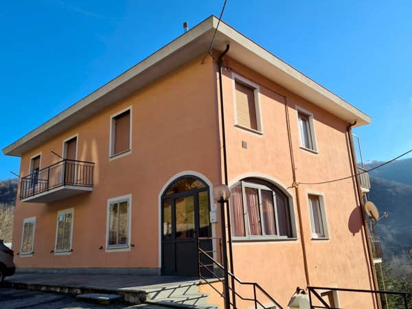 appartamento in affitto a Montoggio in zona Creto