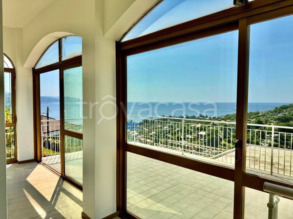 appartamento in affitto a Rapallo in zona San Michele di Pagana