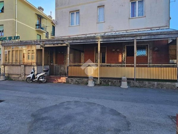 negozio in affitto a Rapallo in zona Santa Maria del Campo