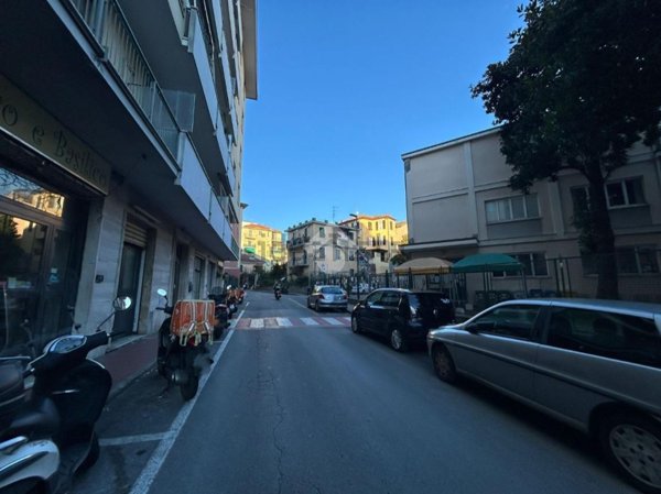 locale commerciale in affitto a Rapallo