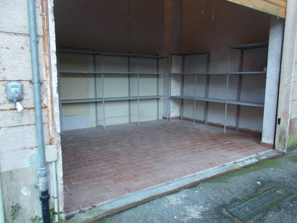 locale di sgombero in affitto a Rapallo in zona San Michele di Pagana