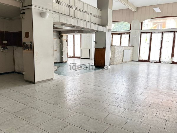 locale commerciale in affitto a Rapallo