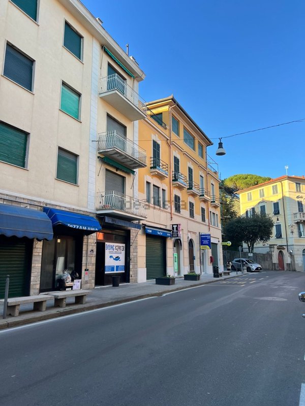 negozio in affitto a Rapallo in zona San Michele di Pagana