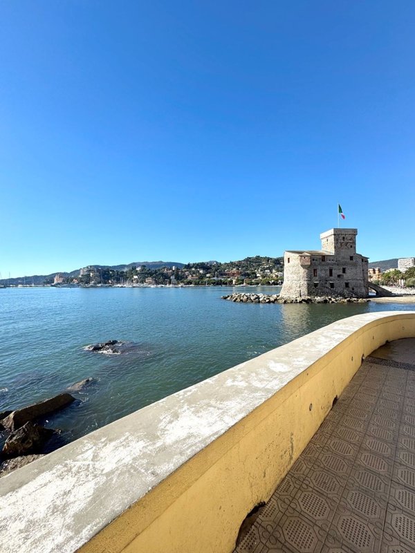 locale commerciale in affitto a Rapallo