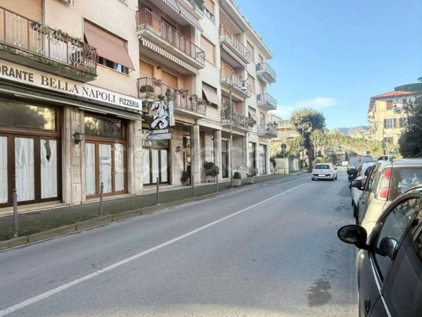 negozio in affitto a Rapallo in zona San Michele di Pagana