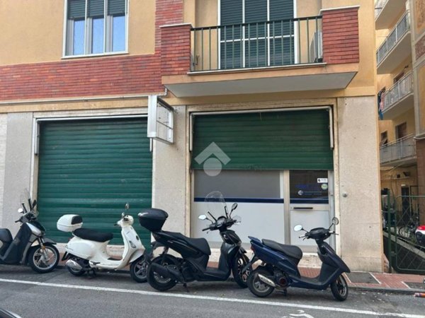 negozio in affitto a Rapallo in zona San Michele di Pagana