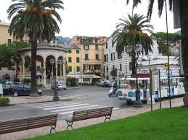 negozio in affitto a Rapallo in zona San Michele di Pagana