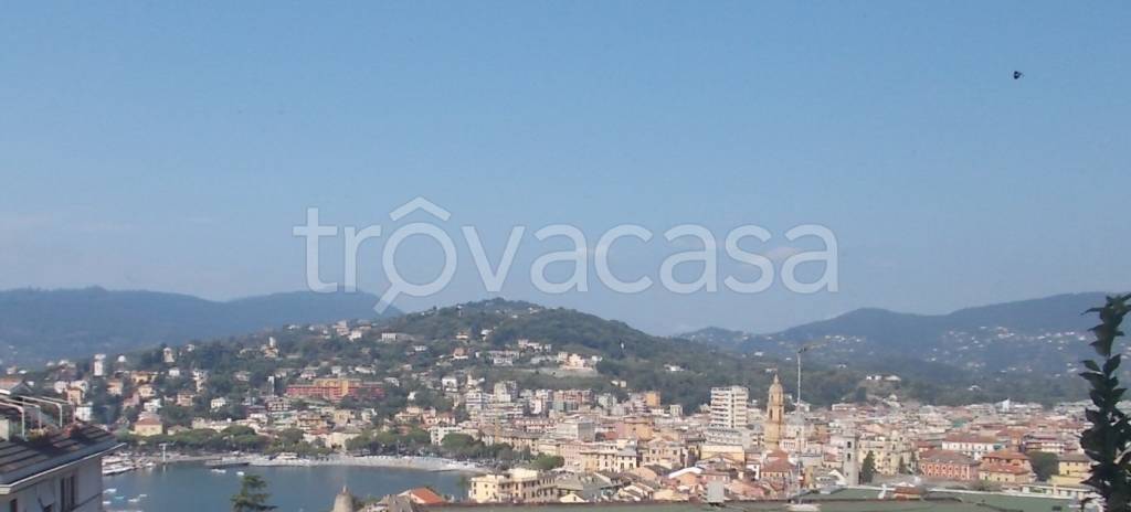 appartamento in affitto a Rapallo in zona San Michele di Pagana