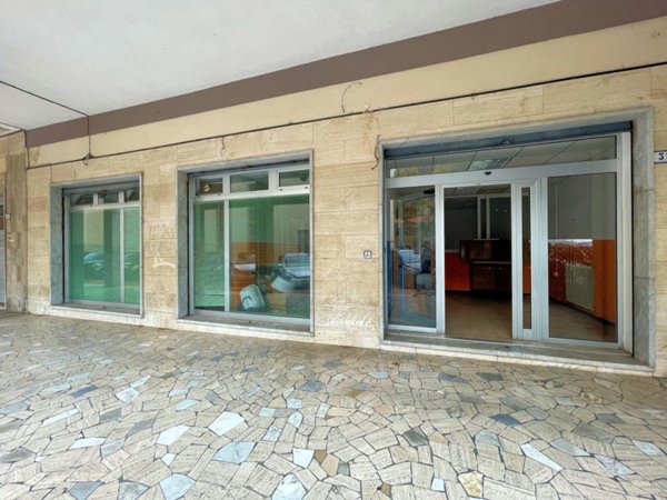 locale commerciale in affitto a Recco