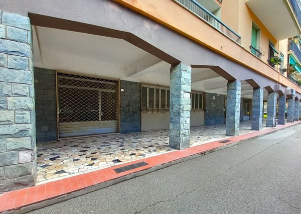 locale commerciale in affitto a Recco