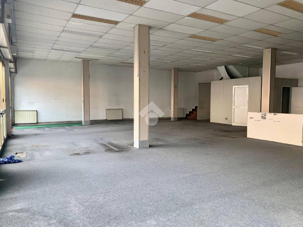 locale commerciale in affitto a Recco