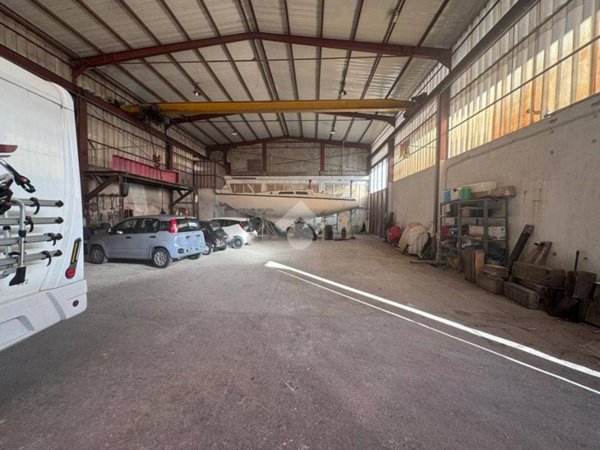 locale commerciale in affitto a Recco in zona San Rocco