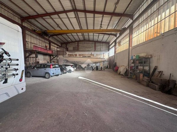 locale commerciale in affitto a Recco