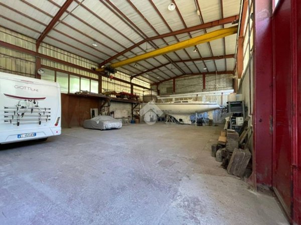 locale commerciale in affitto a Recco