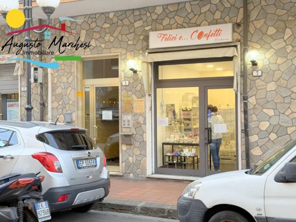 locale commerciale in affitto a Recco