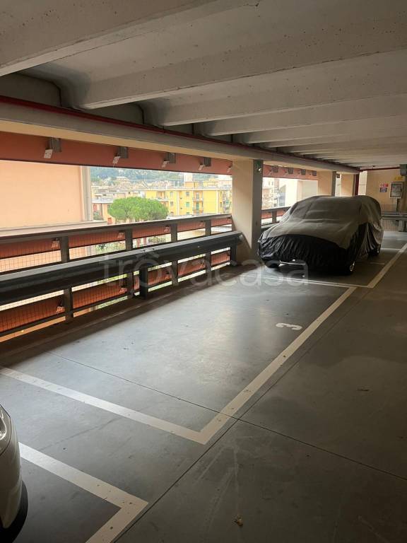 box auto in affitto a Recco in zona Megli