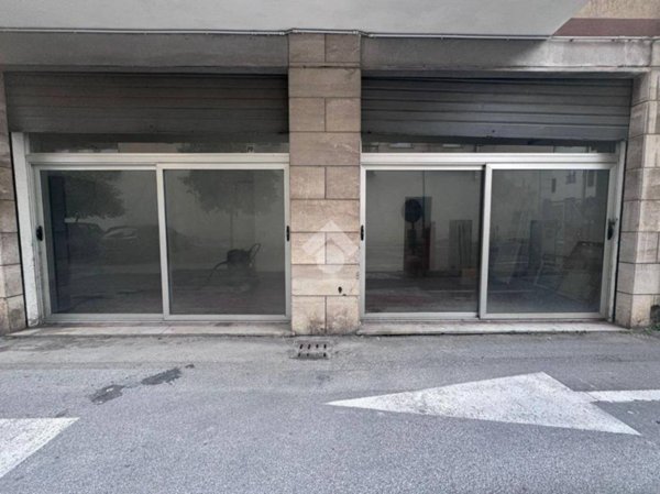 locale commerciale in affitto a Santa Margherita Ligure