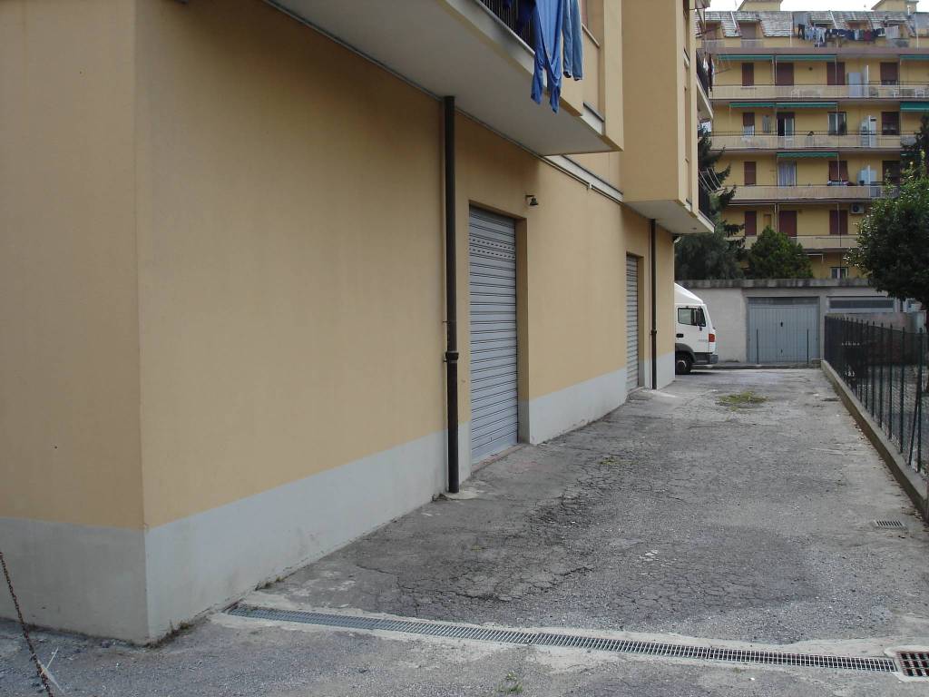 locale commerciale in affitto a Serra Riccò in zona Pedemonte