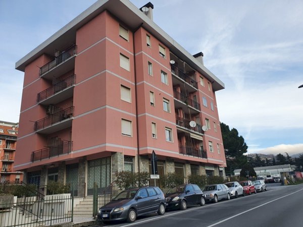 appartamento in affitto a Serra Riccò in zona Castagna