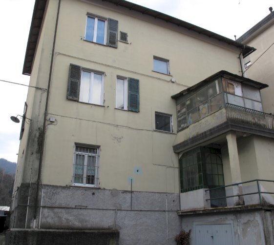 locale di sgombero in affitto a Serra Riccò in zona Serra
