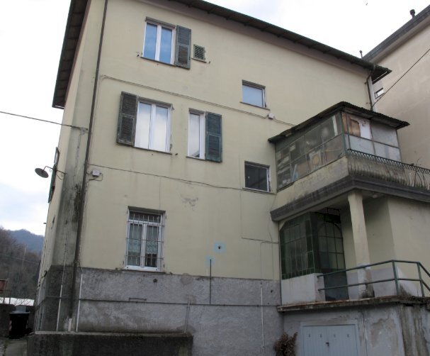 locale di sgombero in affitto a Serra Riccò in zona Serra