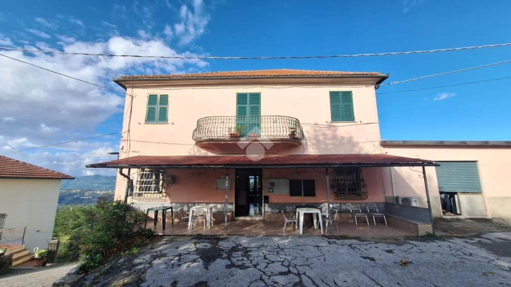 negozio in affitto a Serra Riccò in zona Pedemonte