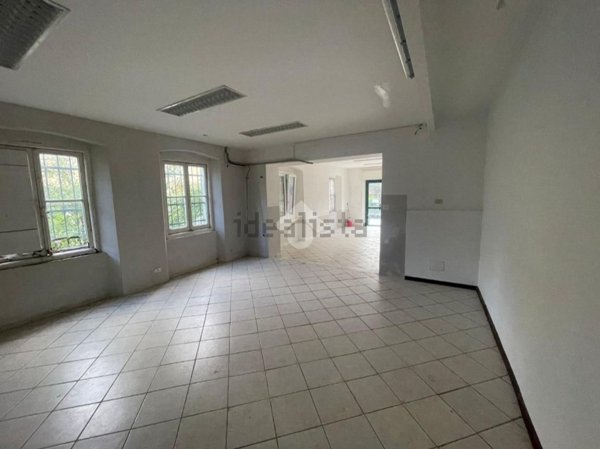 negozio in affitto a Serra Riccò in zona Pedemonte