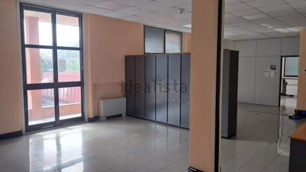 ufficio in affitto a Serra Riccò in zona Serra