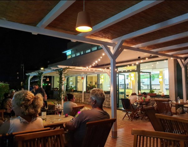 negozio in affitto a Sestri Levante in zona Santa Vittoria di Libiola