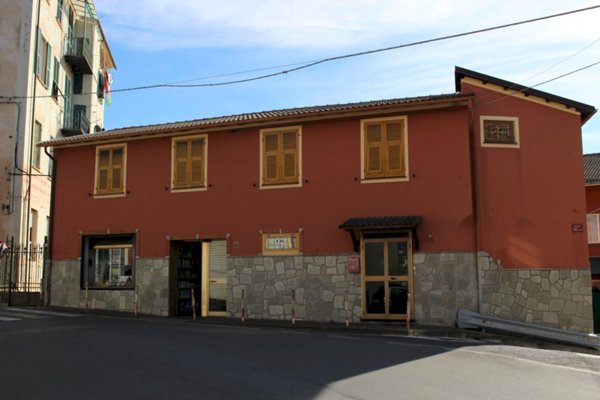locale commerciale in affitto ad Uscio