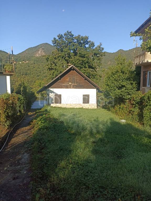 casa indipendente in affitto a Valbrevenna in zona Nenno