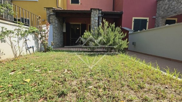 casa indipendente in affitto ad Ameglia in zona Fiumaretta