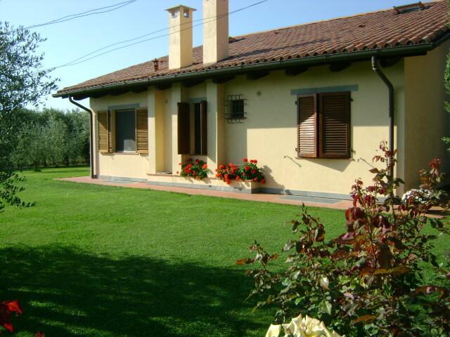 casa indipendente in affitto ad Ameglia